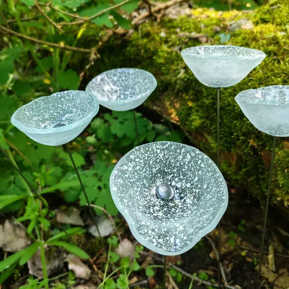 Floral decoration - Medium -sized glass calabel flower for outdoor in transparent-white colour with 43 cm stainless steel stem. - CARNEOL GLASS