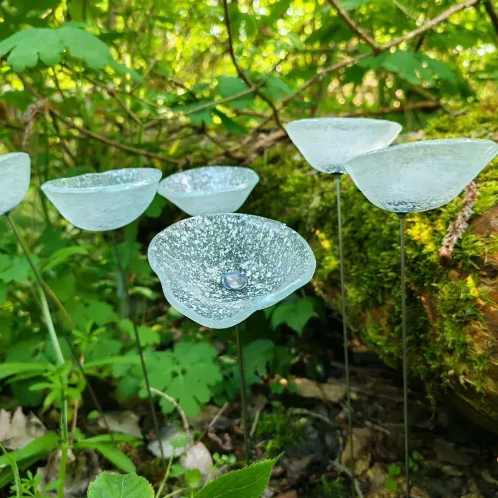 Floral decoration - Medium -sized glass calabel flower for outdoor in transparent-white colour with 43 cm stainless steel stem. - CARNEOL GLASS