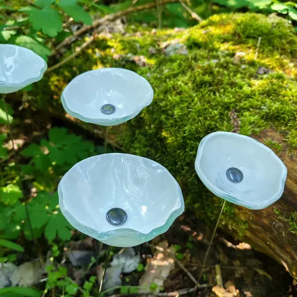 Décorations florales - Fleur de calebasse en verre de taille moyenne pour l'extérieur de couleur blanche avec tige en acier inoxydable de 43 cm. - CARNEOL GLASS