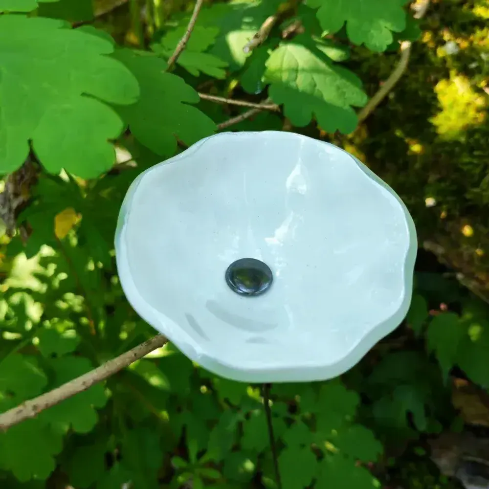 Décorations florales - Fleur de calebasse en verre de taille moyenne pour l'extérieur de couleur blanche avec tige en acier inoxydable de 43 cm. - CARNEOL GLASS