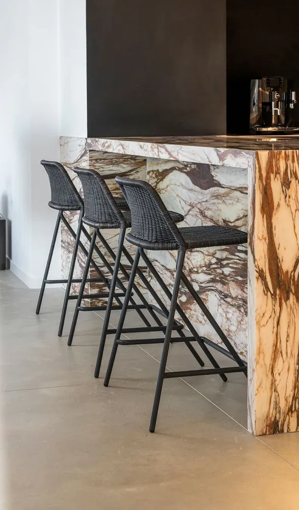 Stools for hospitalities & contracts - Kakī stool with backrest sh 64 indoor | stools - FEELGOOD DESIGNS
