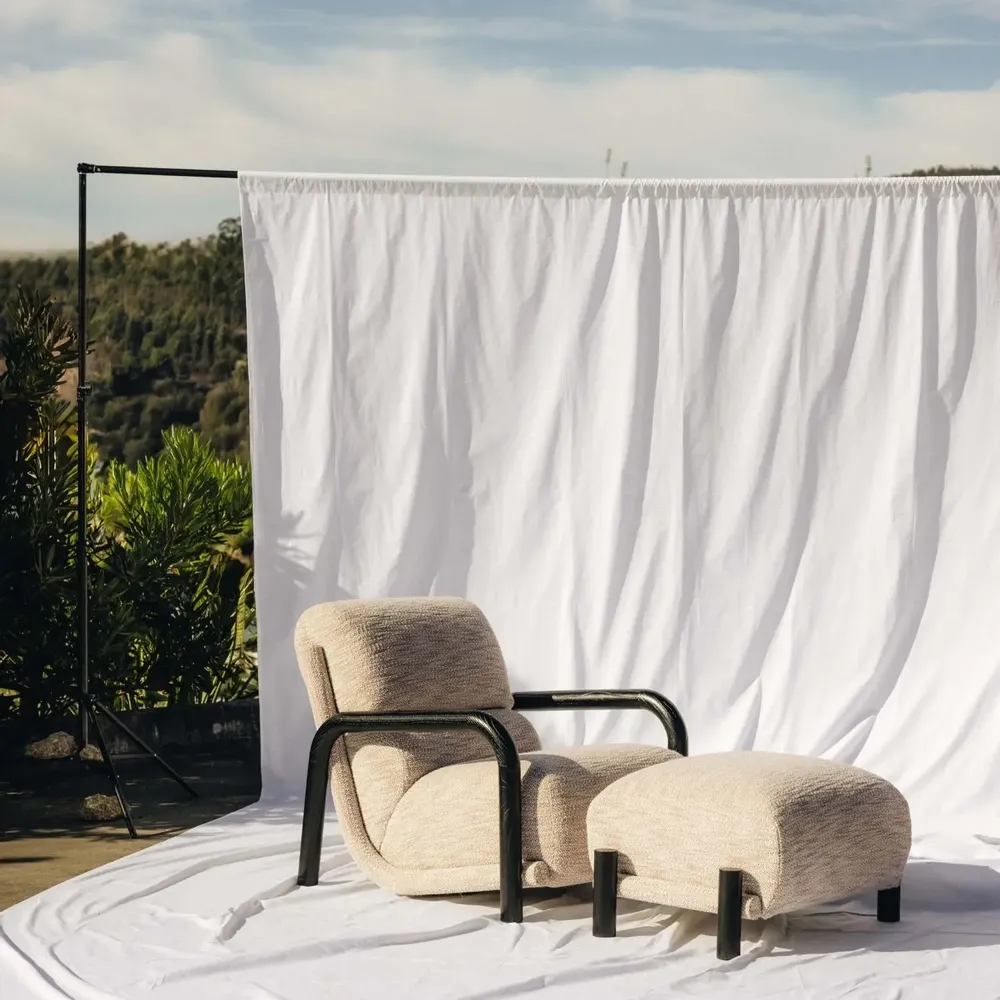 Lounge chairs for hospitalities & contracts - Ginga XL Armchair in Solid Black Oak Structure, COM Option - DUISTT