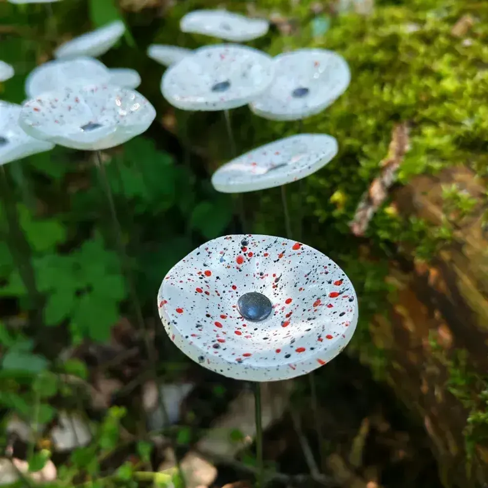 Floral decoration - Round small glass flower for outdoor use in white, red, black - CARNEOL GLASS