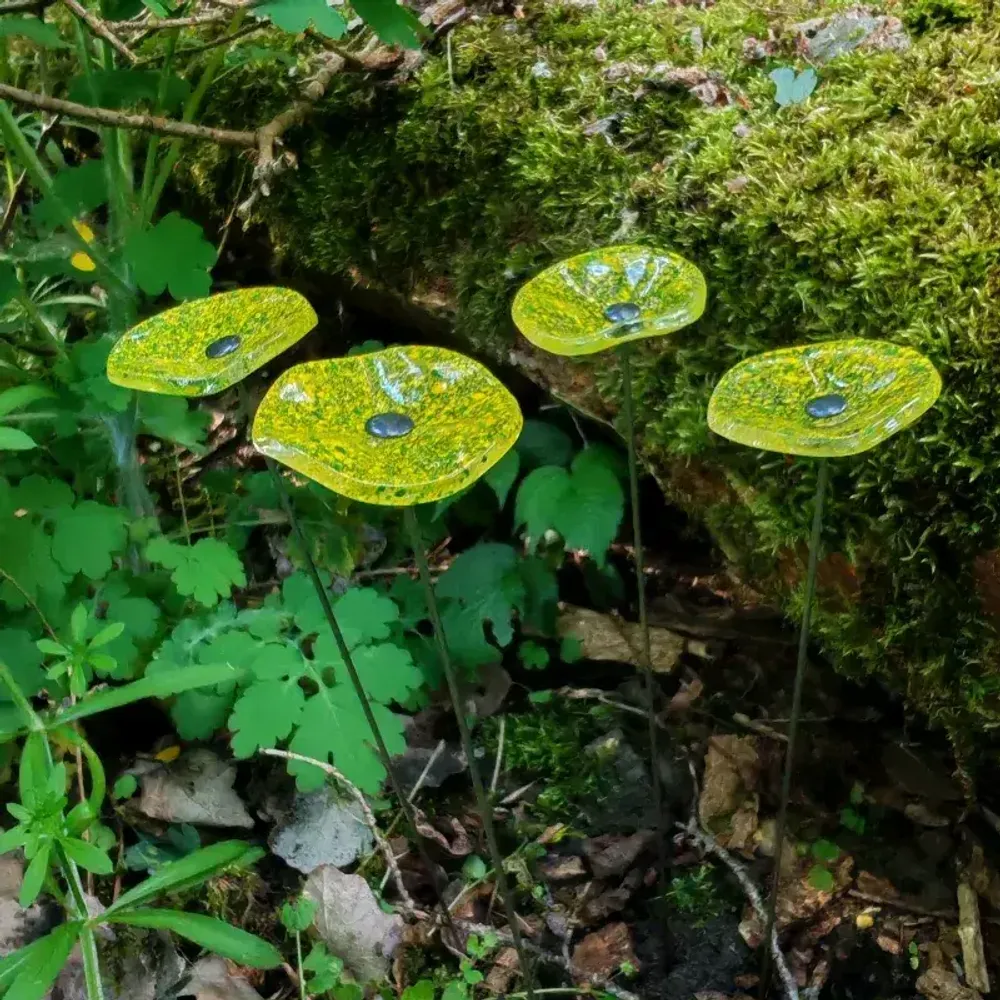 Décorations florales - Petite fleur ronde en verre pour l'extérieur de couleur transparente, vert pomme, jaune avec tige en acier inoxydable de 43 cm - CARNEOL GLASS