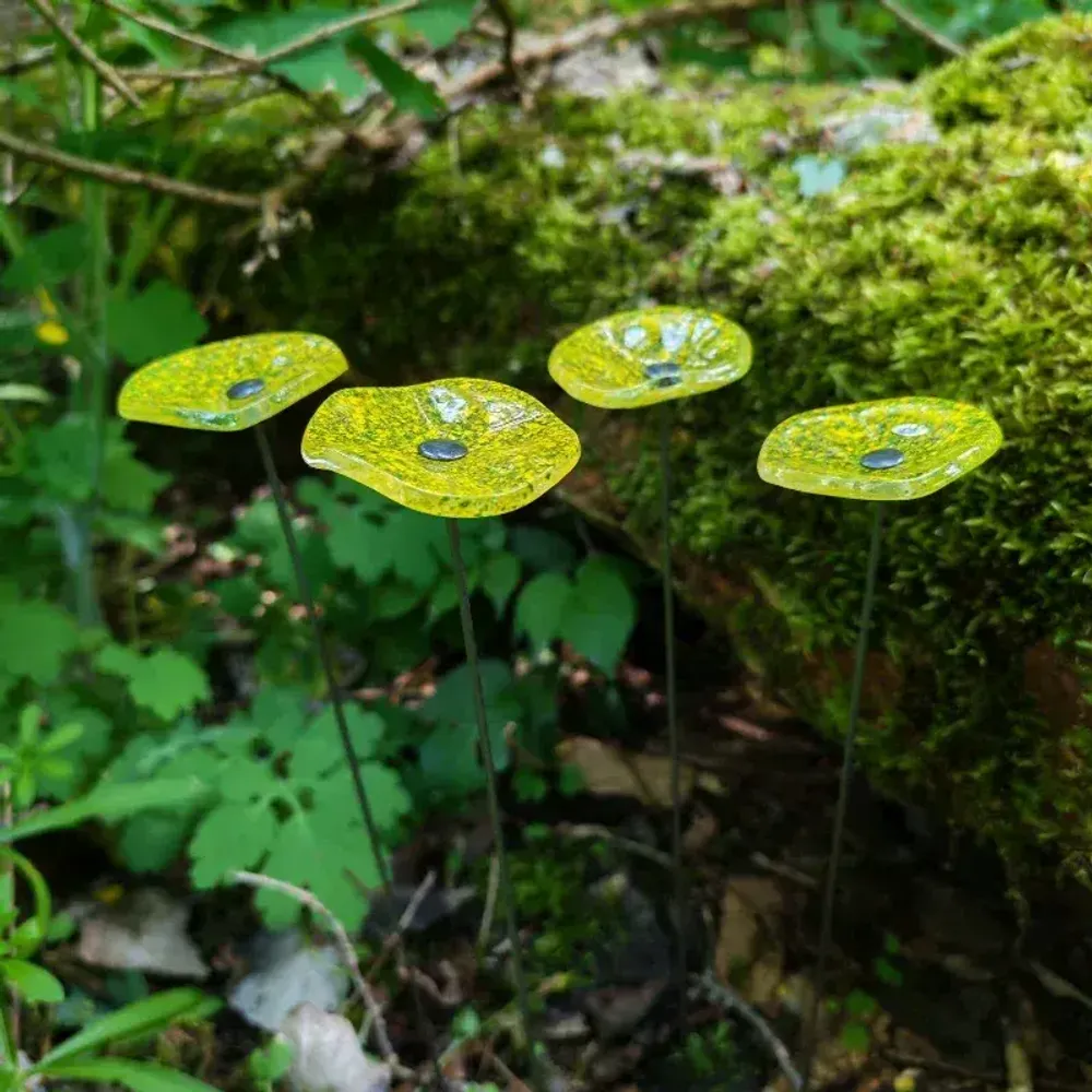 Décorations florales - Petite fleur ronde en verre pour l'extérieur de couleur transparente, vert pomme, jaune avec tige en acier inoxydable de 43 cm - CARNEOL GLASS