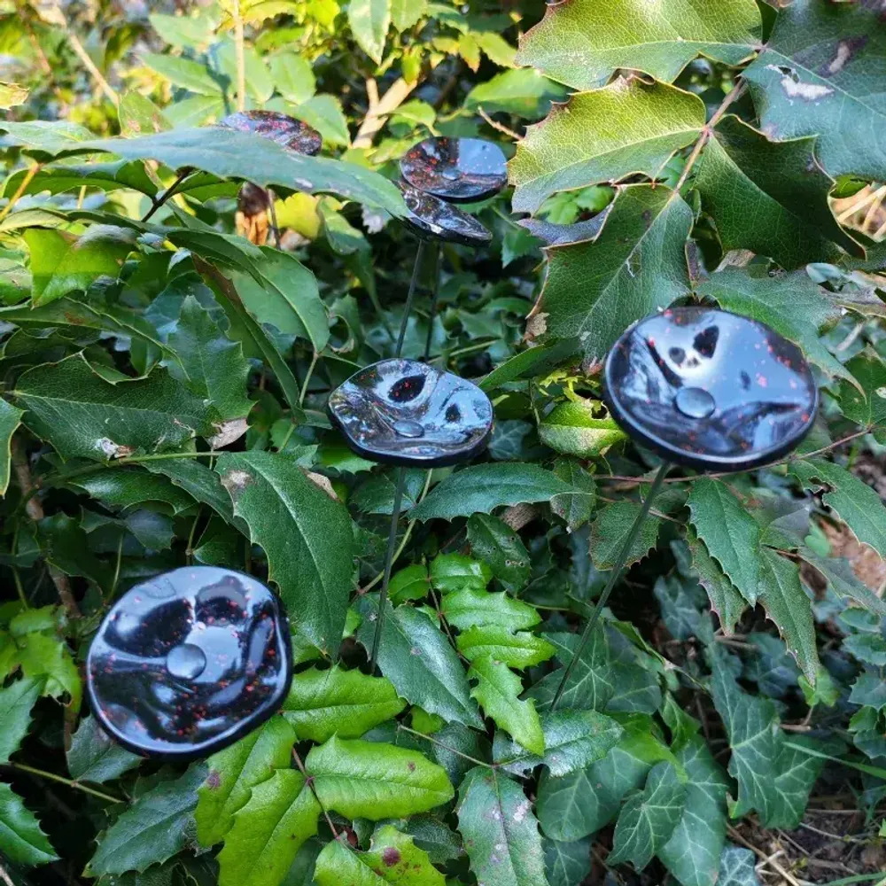 Floral decoration - Small glass flower for outdoor use in black, red - CARNEOL GLASS