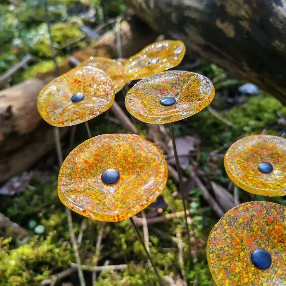 Garden accessories - Round glass flower for outdoor use in transparent, yellow, orange - CARNEOL GLASS