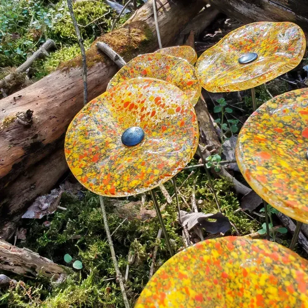 Garden accessories - Round glass flower for outdoor use in transparent, yellow, orange - CARNEOL GLASS