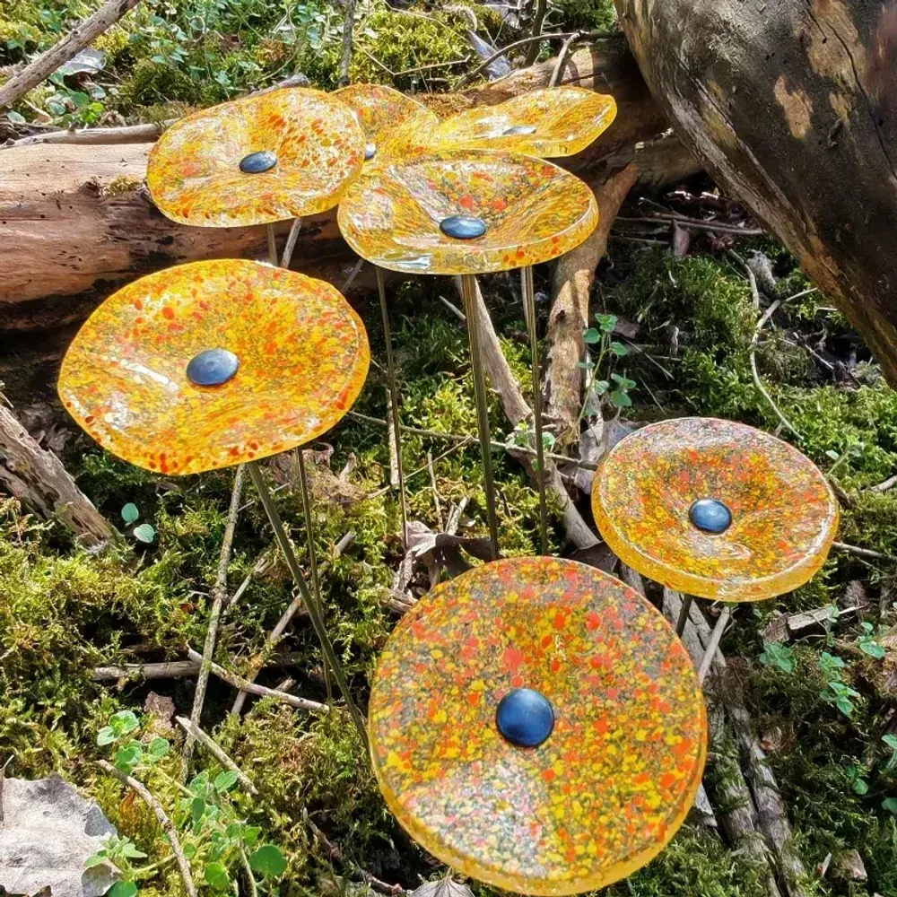 Garden accessories - Round glass flower for outdoor use in transparent, yellow, orange - CARNEOL GLASS