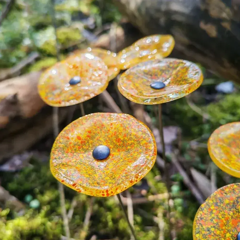 Garden accessories - Round glass flower for outdoor use in transparent, yellow, orange - CARNEOL GLASS