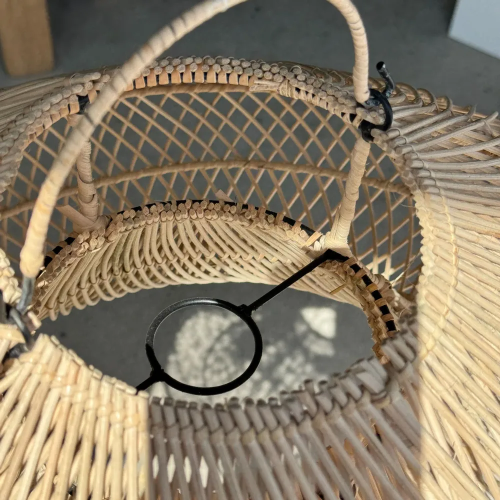 Hanging lights - Suspension, rattan lamp in the shape of a flower, tulip, corolla H:50 - OFFICE OBJETS