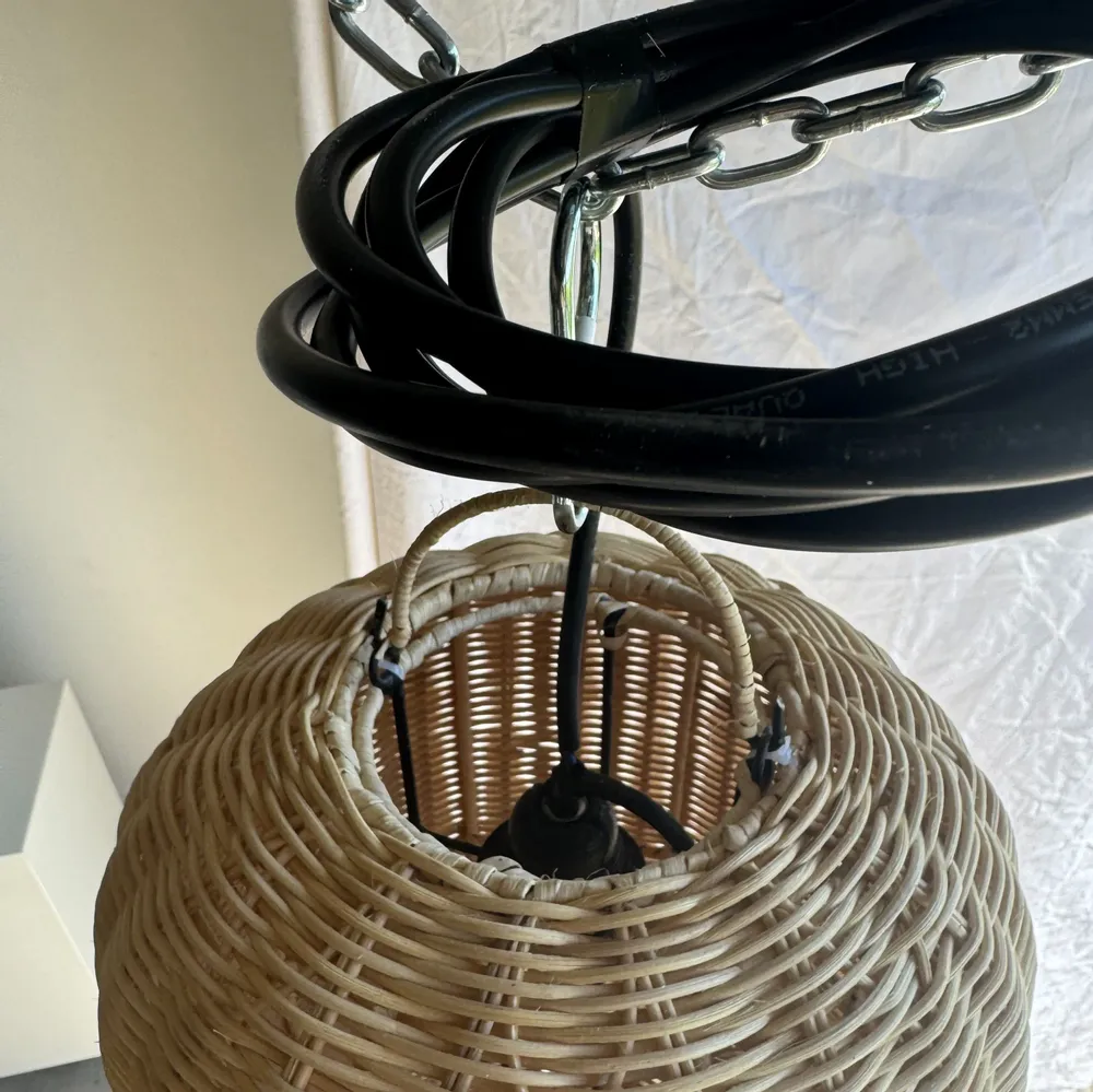 Hanging lights - Immense column suspension, superposition of burping spherical volumes - OFFICE OBJETS