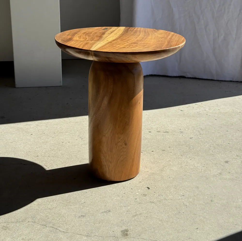 Autres tables  - Table d'appoint en suar massif plateau circulaire pied colonne - OFFICE OBJETS