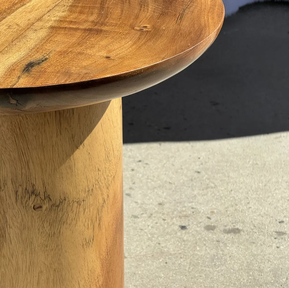 Autres tables  - Table d'appoint en suar massif plateau circulaire pied colonne - OFFICE OBJETS
