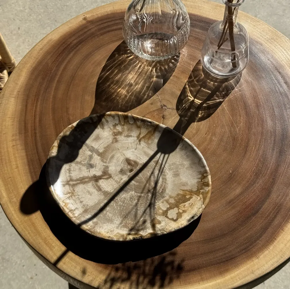 Tables basses - Coffee table en suar massif pied central sphères H56,5 D55,5 - OFFICE OBJETS