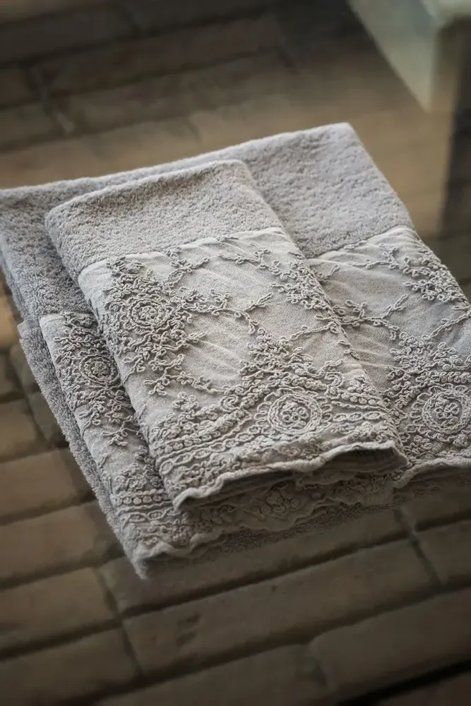 Bathroom equipment - Set of two cotton and Corinzio towels - CHEZ MOI ITALIA