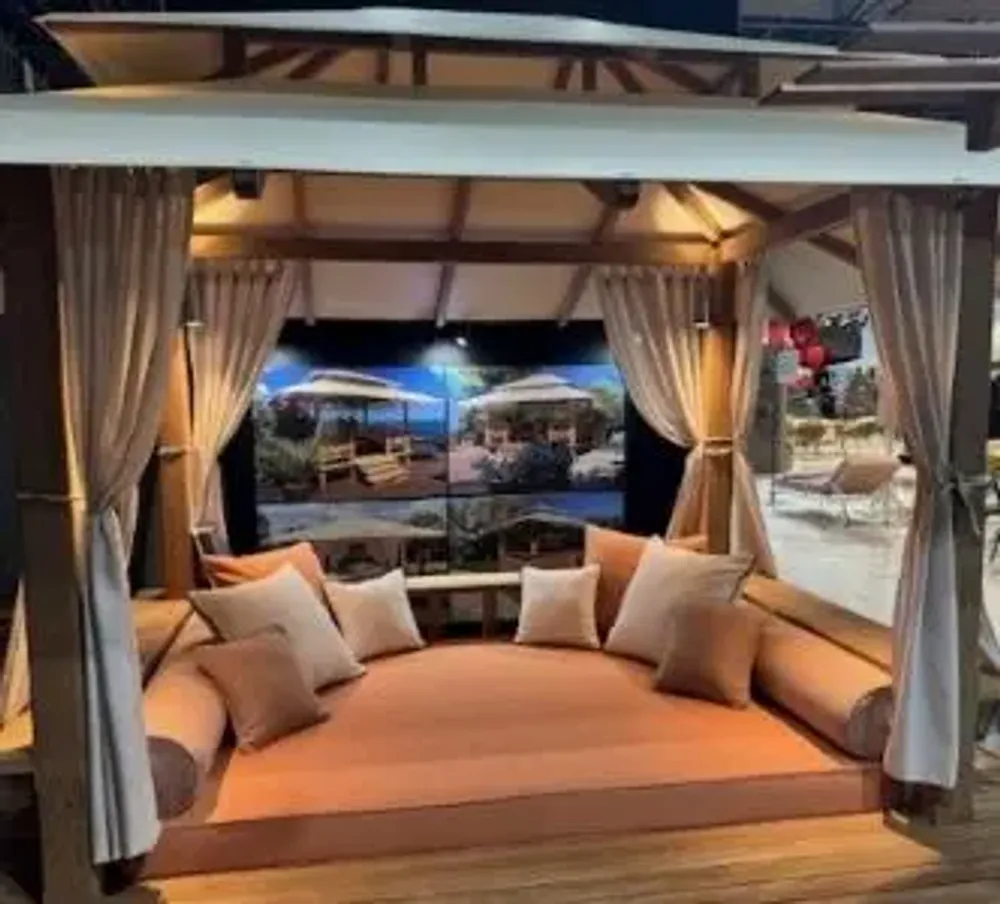 Gazébos, belvédères et pavillons de jardin - SAVANA – Lit de jardin haut de gamme / Gazebo de détente extérieur - HONEYMOON