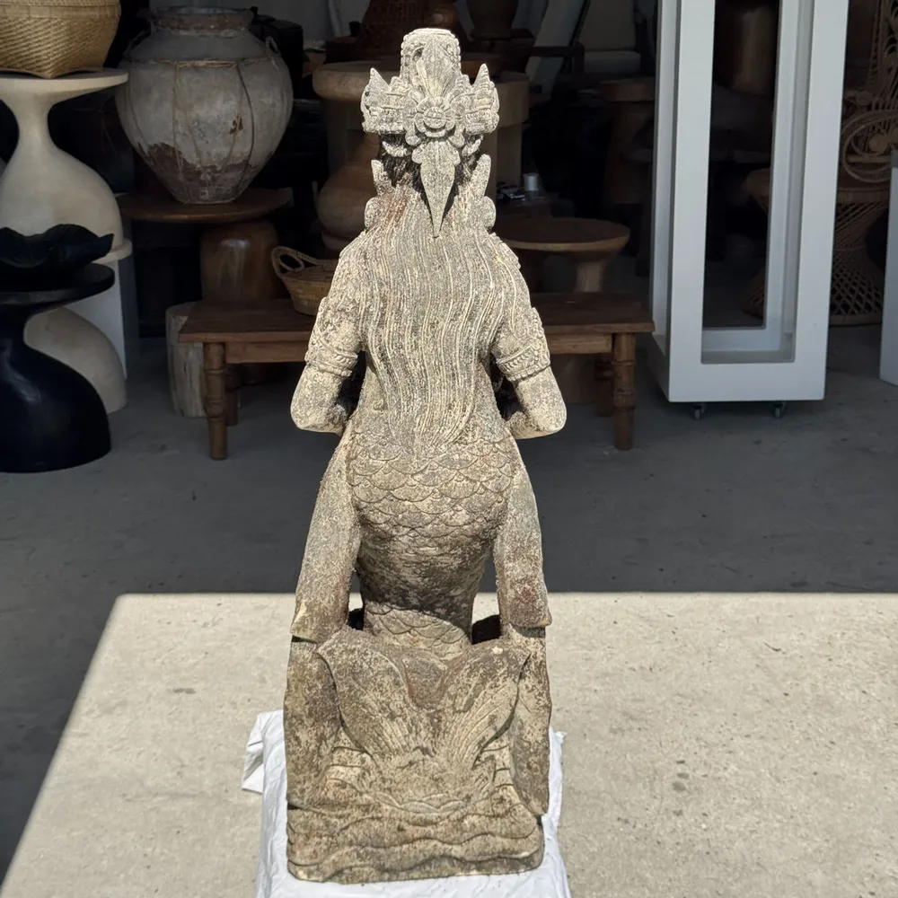 Sculptures, statuettes and miniatures - Large traditional Indonesian sculpture of a goddess with a shell - OFFICE OBJETS