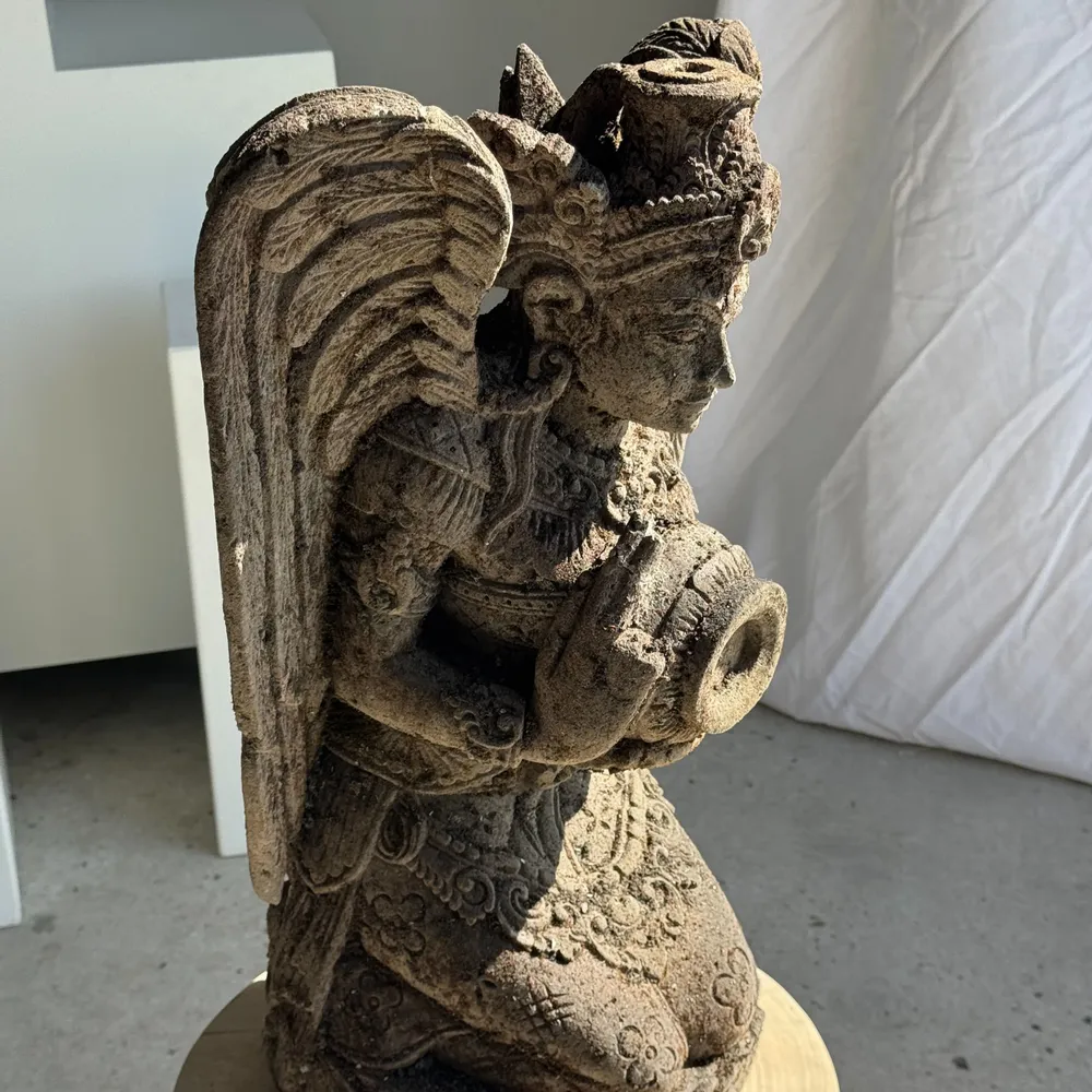 Sculptures, statuettes and miniatures - Traditional Indonesian rock sculpture of a winged deity - OFFICE OBJETS