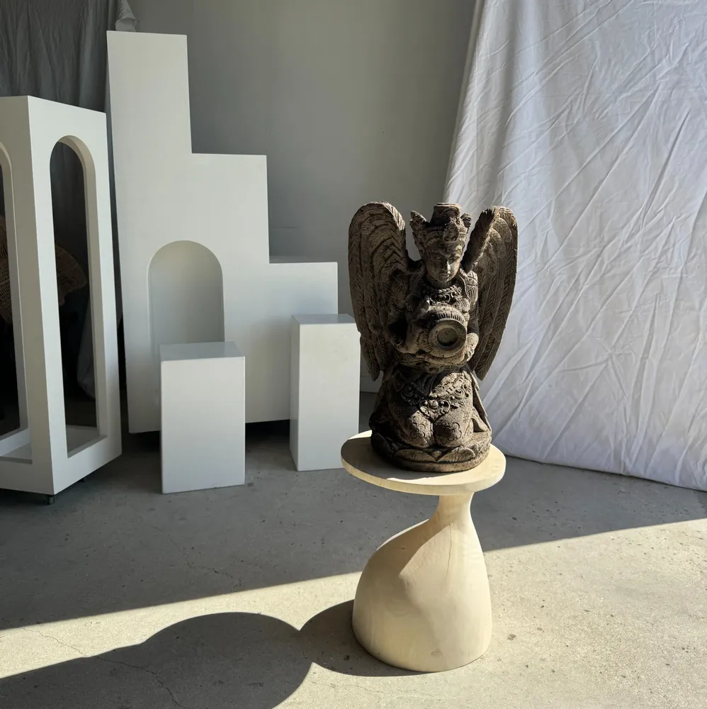Sculptures, statuettes and miniatures - Traditional Indonesian rock sculpture of a winged deity - OFFICE OBJETS