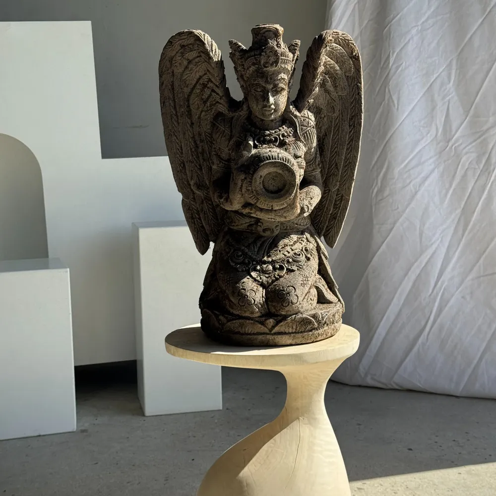 Sculptures, statuettes and miniatures - Traditional Indonesian rock sculpture of a winged deity - OFFICE OBJETS