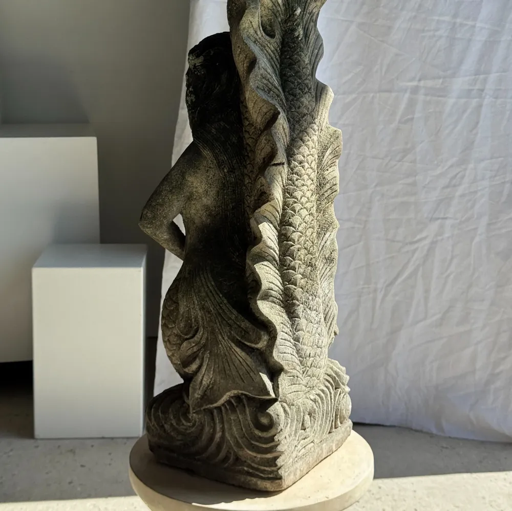 Sculptures, statuettes et miniatures - Sculpture traditionnelle indonésienne de sirène en roche calcaire - OFFICE OBJETS