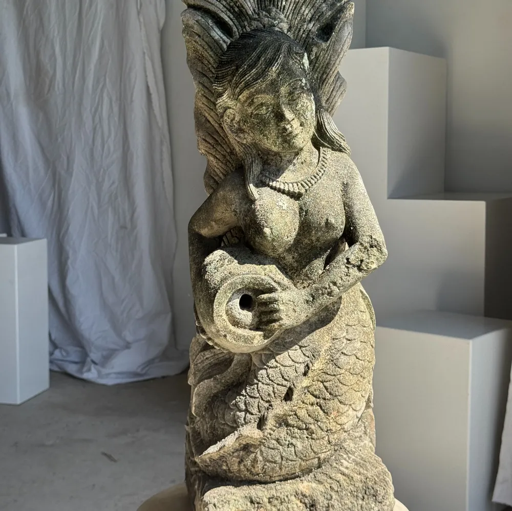 Sculptures, statuettes et miniatures - Sculpture traditionnelle indonésienne de sirène en roche calcaire - OFFICE OBJETS