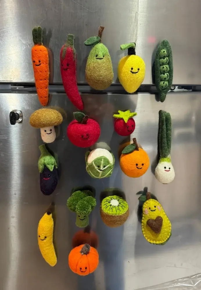 Objets déco enfant - Magnets en laine colorés représentant des fruits et des légumes - PERSON'ELLE