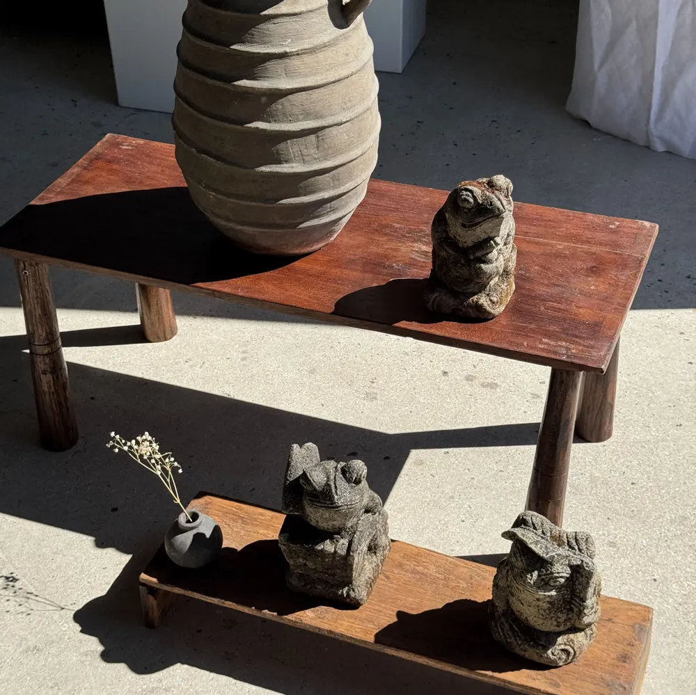 Sculptures, statuettes et miniatures - Petite grenouille sculpture de pierre calcaire balinaise au gamelan - OFFICE OBJETS