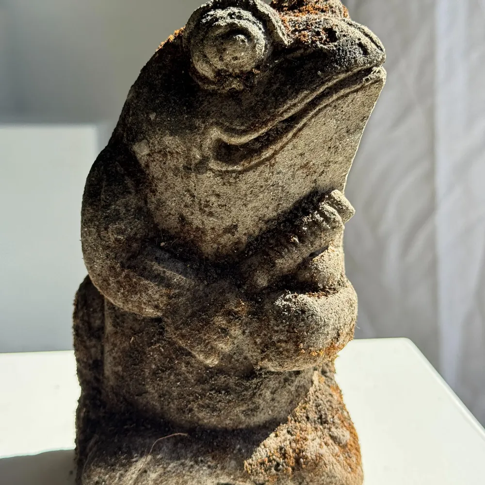 Sculptures, statuettes et miniatures - Petite grenouille sculpture de pierre calcaire balinaise musique - OFFICE OBJETS