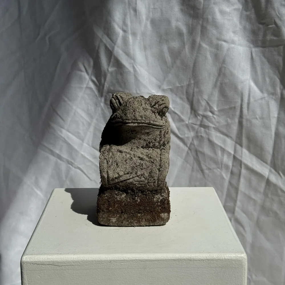 Accessoires de déco extérieure - Petite grenouille sculpture de pierre calcaire balinaise tambour - OFFICE OBJETS