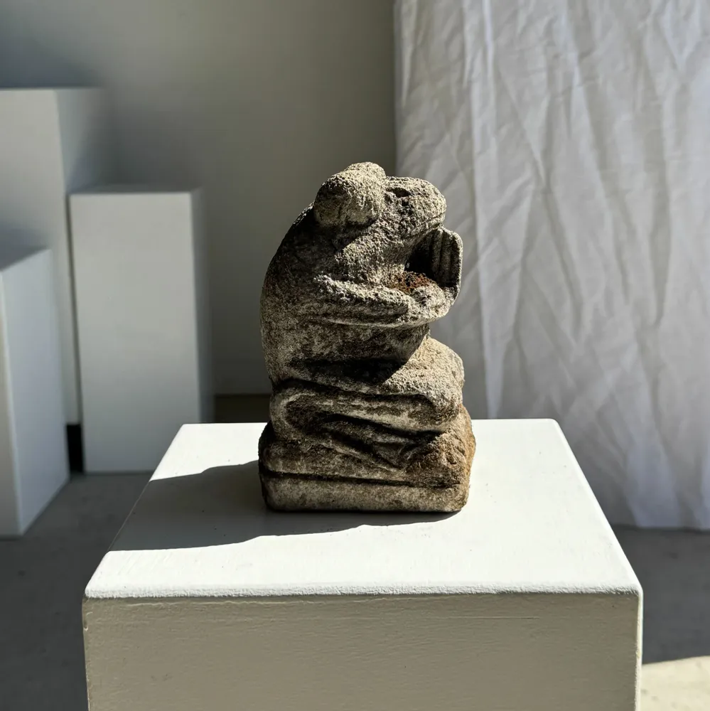 Sculptures, statuettes et miniatures - Petite grenouille sculpture de pierre calcaire prieuse (grande) - OFFICE OBJETS