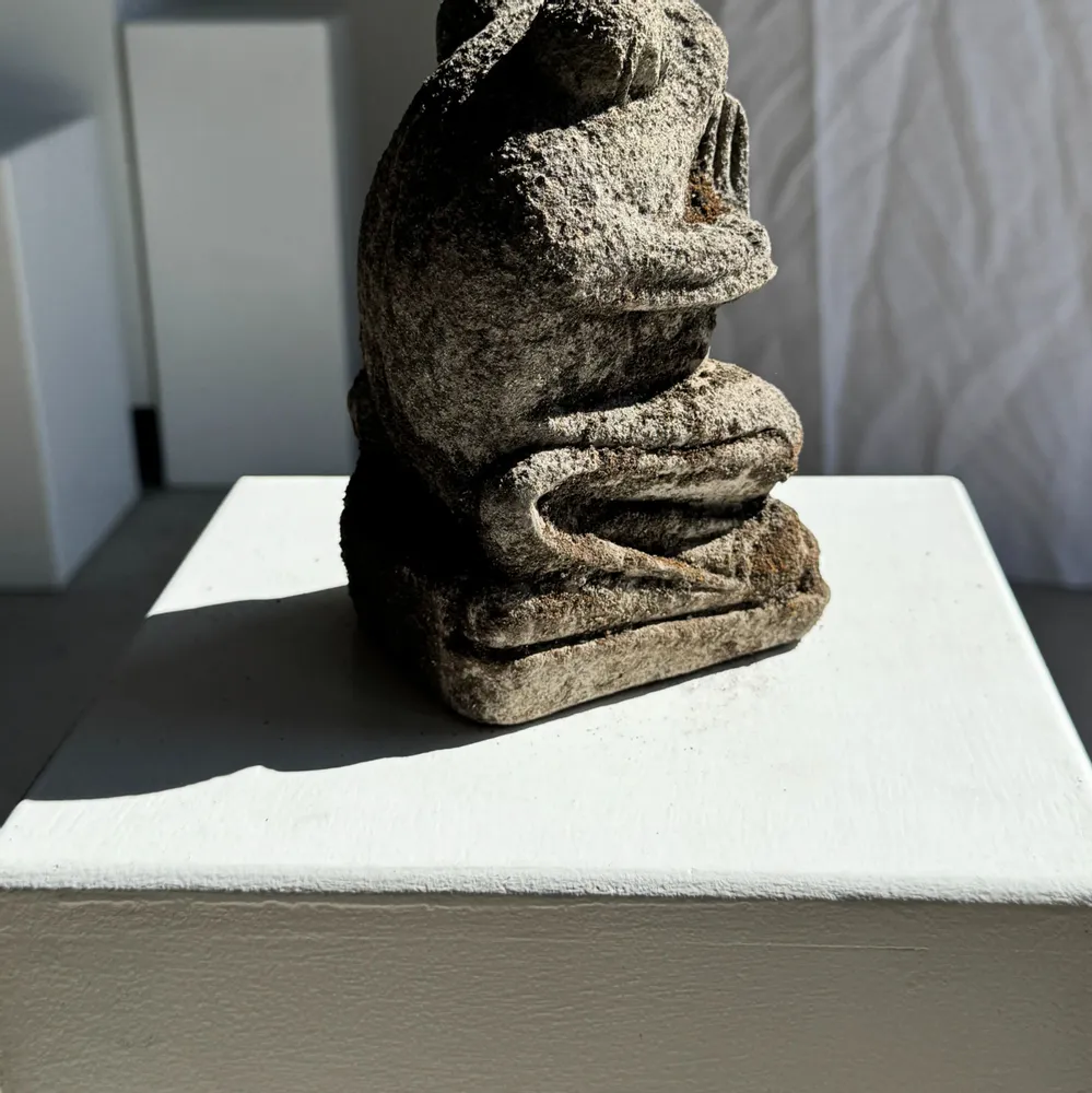 Sculptures, statuettes et miniatures - Petite grenouille sculpture de pierre calcaire prieuse (grande) - OFFICE OBJETS