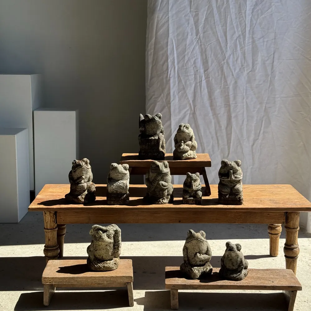 Sculptures, statuettes and miniatures - Little frog limestone carving hand on torso - OFFICE OBJETS