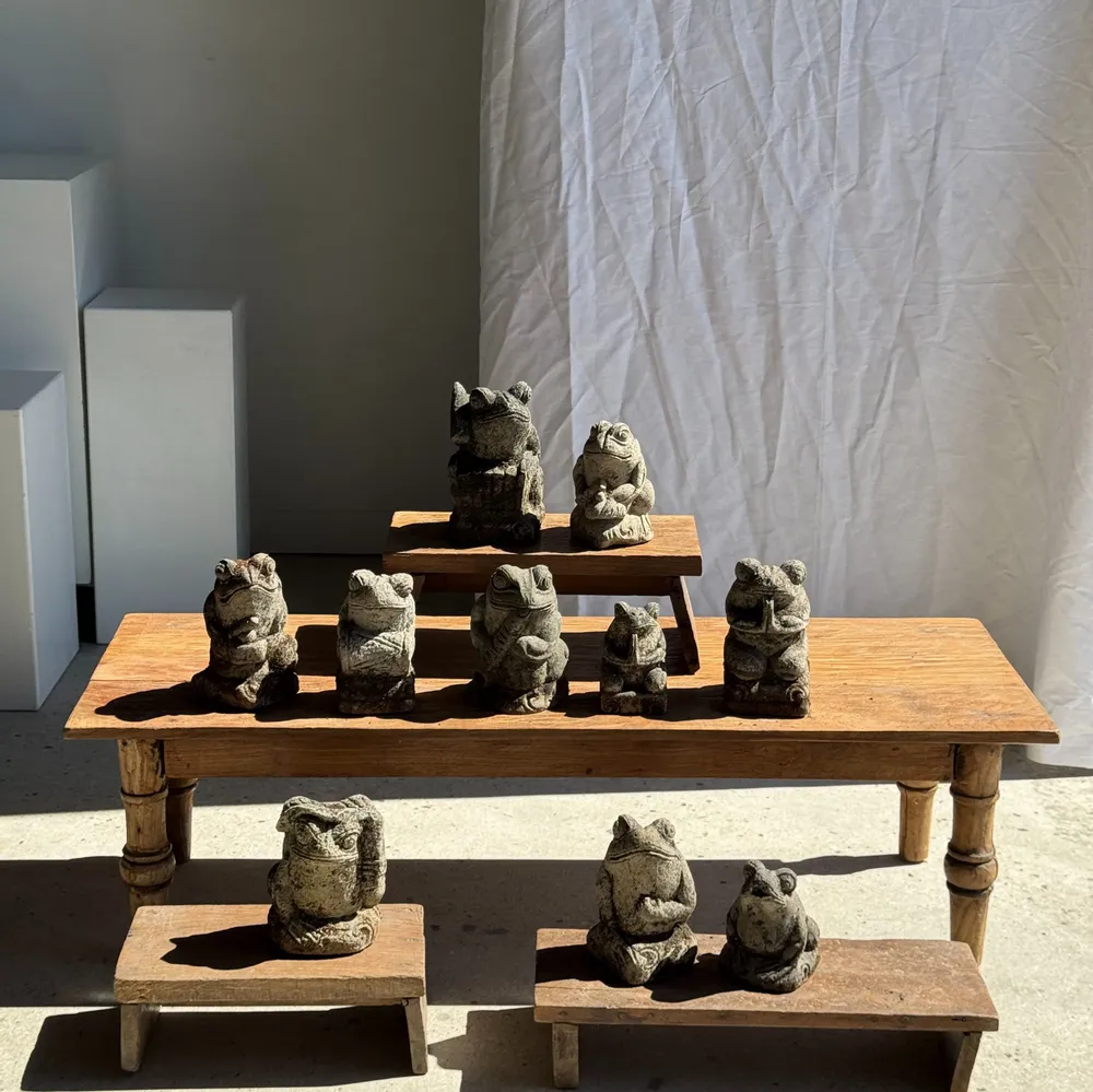 Sculptures, statuettes and miniatures - Little frog limestone carving hand on torso - OFFICE OBJETS