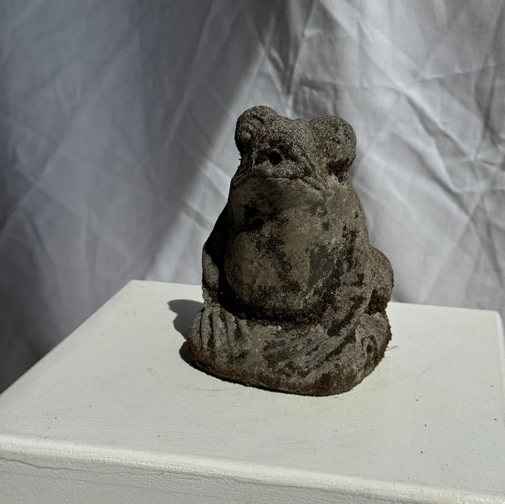 Sculptures, statuettes and miniatures - Small frog Balinese limestone sculpture H14 L10.5 L10 - OFFICE OBJETS