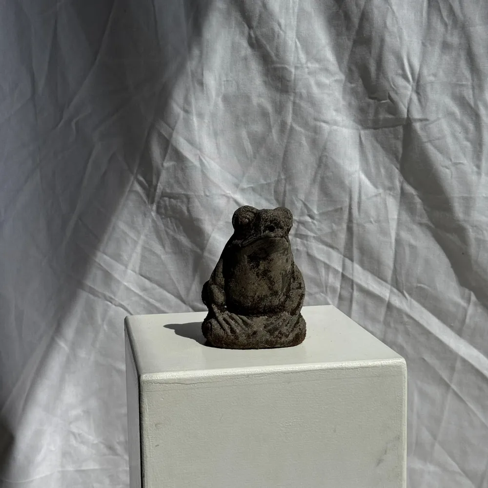 Sculptures, statuettes and miniatures - Small frog Balinese limestone sculpture H14 L10.5 L10 - OFFICE OBJETS