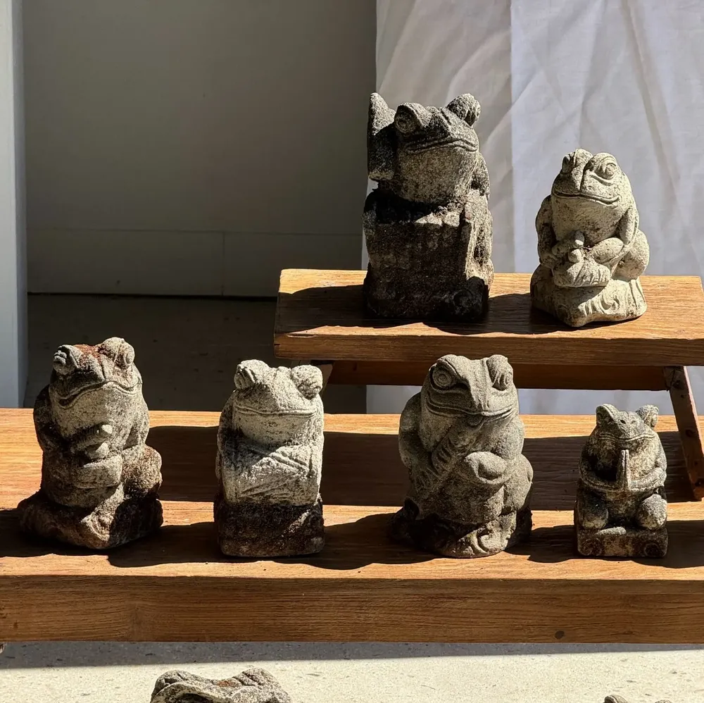 Sculptures, statuettes et miniatures - Petite grenouille sculpture de pierre calcaire balinaise - OFFICE OBJETS