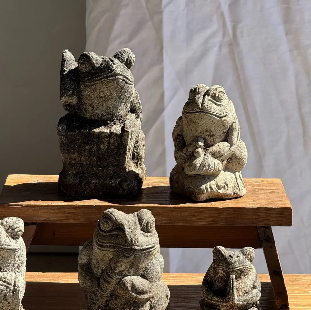 Sculptures, statuettes et miniatures - Petite grenouille sculpture de pierre calcaire balinaise - OFFICE OBJETS