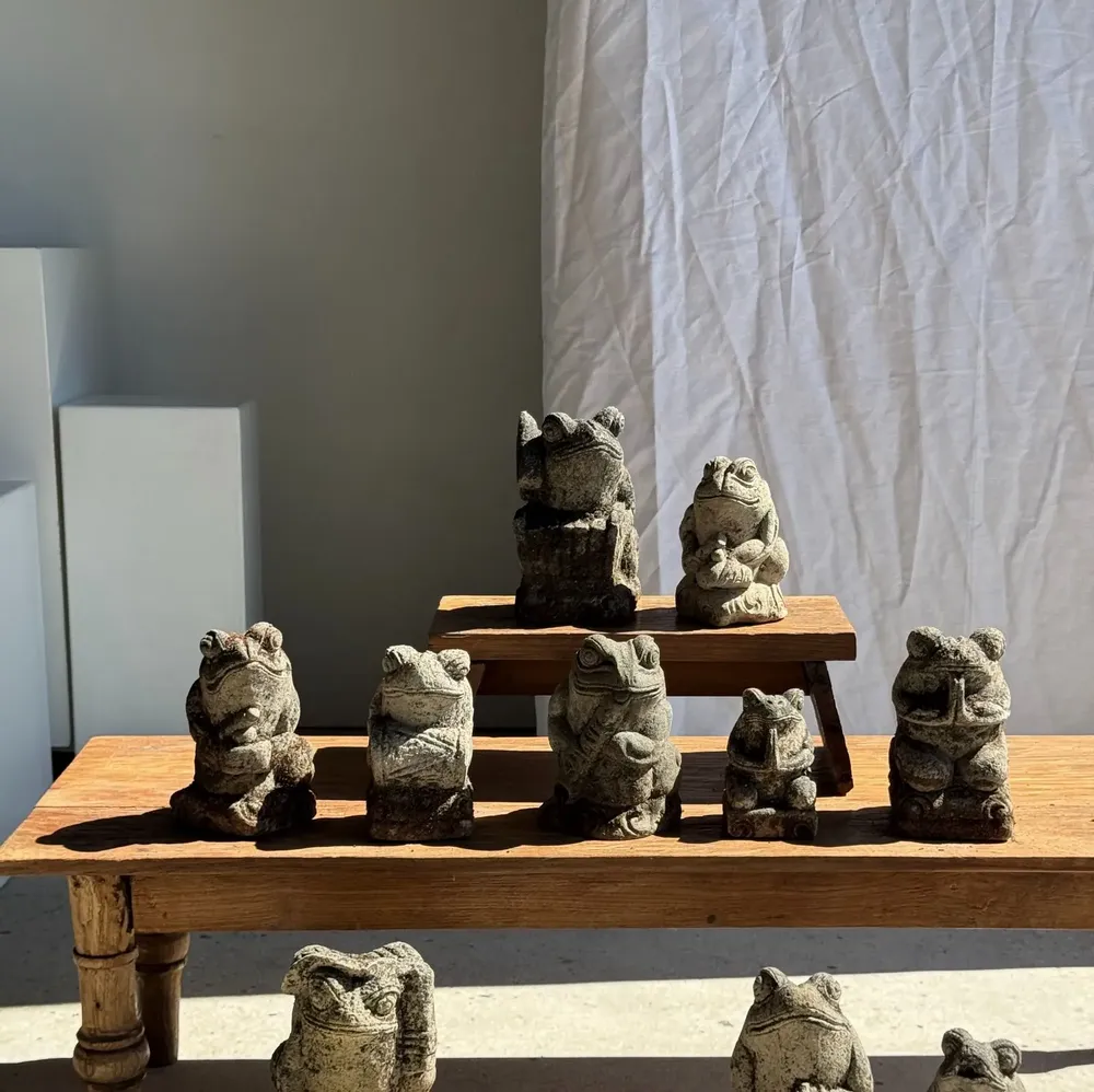 Sculptures, statuettes et miniatures - Petite grenouille sculpture de pierre calcaire balinaise - OFFICE OBJETS