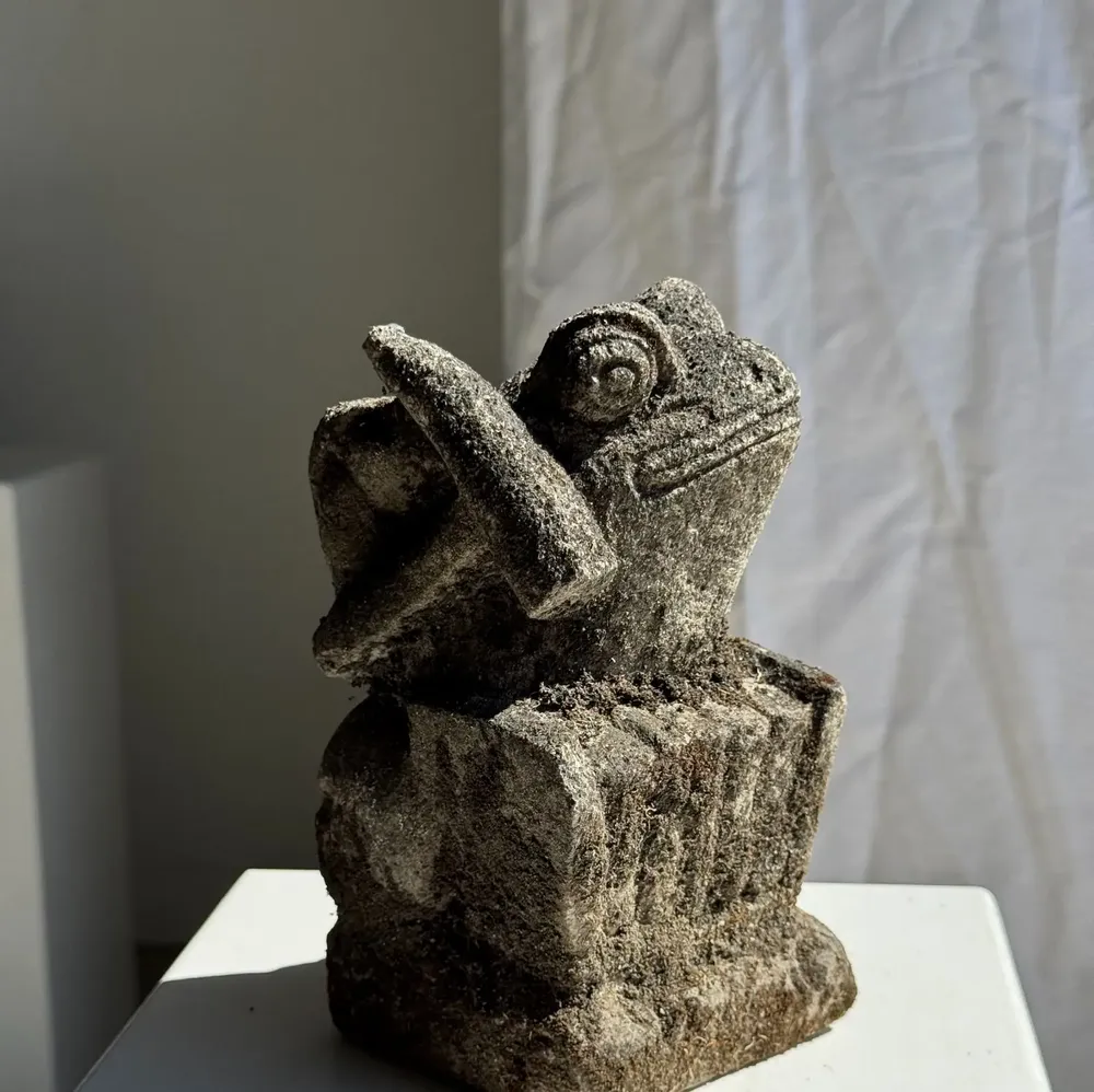 Sculptures, statuettes et miniatures - Petite grenouille sculpture de pierre calcaire balinaise - OFFICE OBJETS
