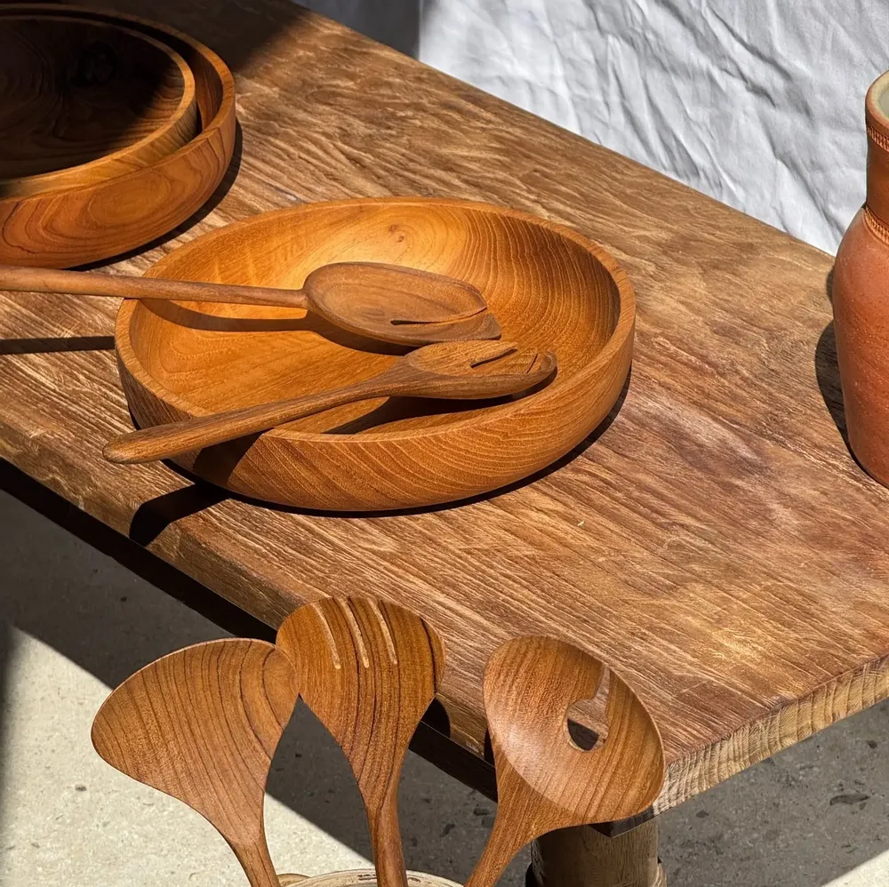 Kitchen utensils - Salad cutlery or large teak spoon in oval openwork shape L30 D9 - OFFICE OBJETS