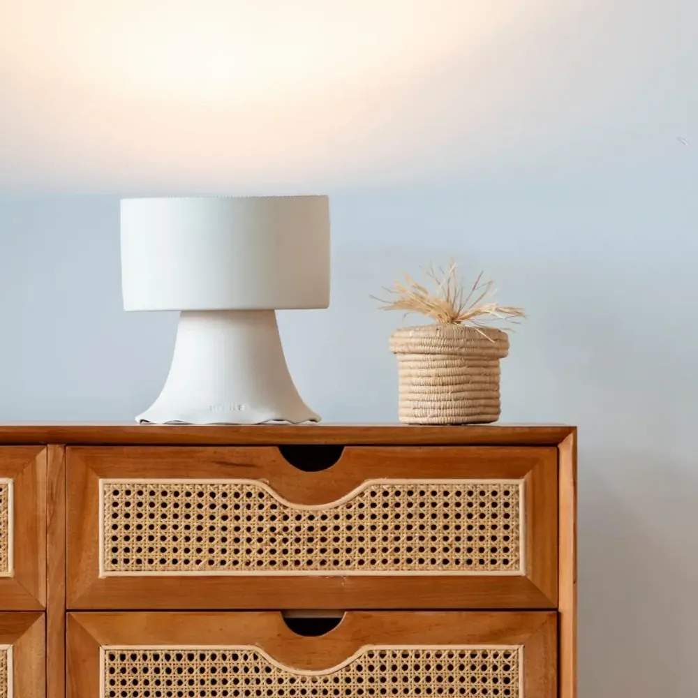 Lampes à poser - ONDA - Lampe à poser en terre cuite blanche - HYDILE