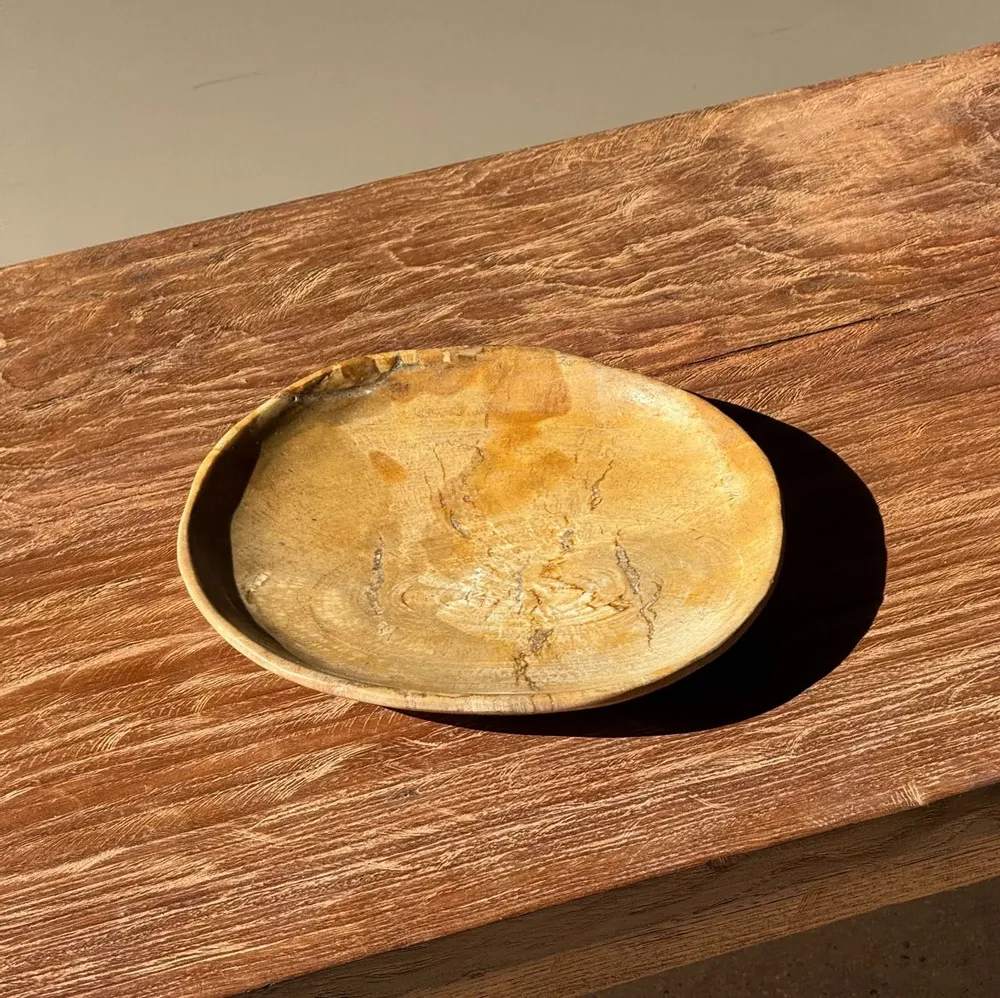 Assiettes de réception - Petit vide poche ou plat en bois pétrifié beige orangé D20,5 -3308 - OFFICE OBJETS
