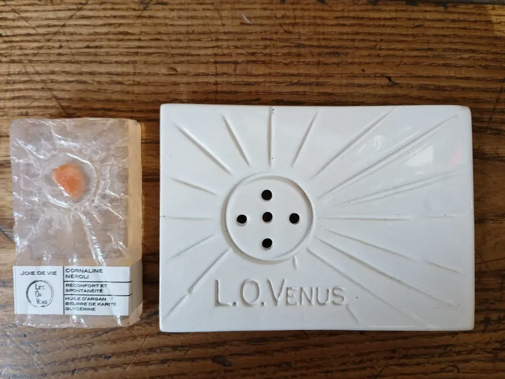 Scent diffusers - Soap Dish with PURE SPIRIT Soap - LIFE ON VENUS