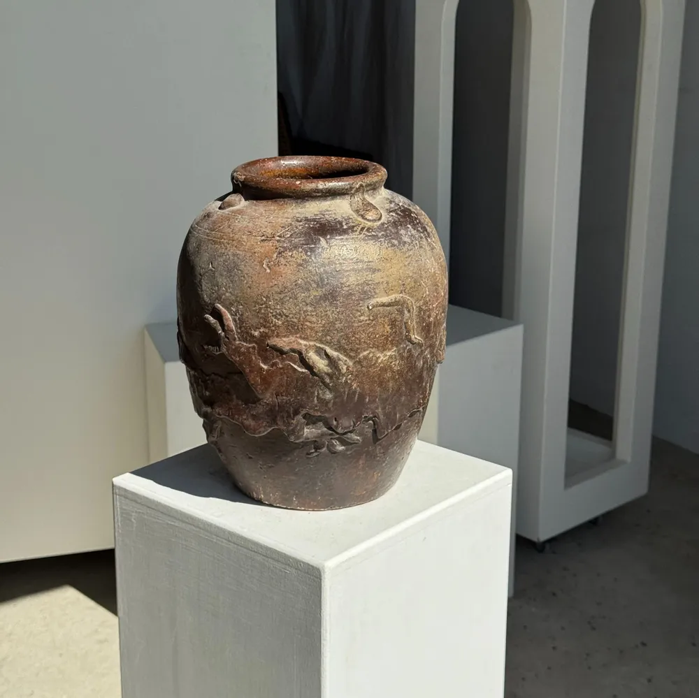 Vases - Large traditional Indonesian terracotta pot depicting a dragon - OFFICE OBJETS