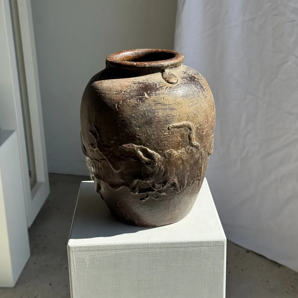 Vases - Large traditional Indonesian terracotta pot depicting a dragon - OFFICE OBJETS