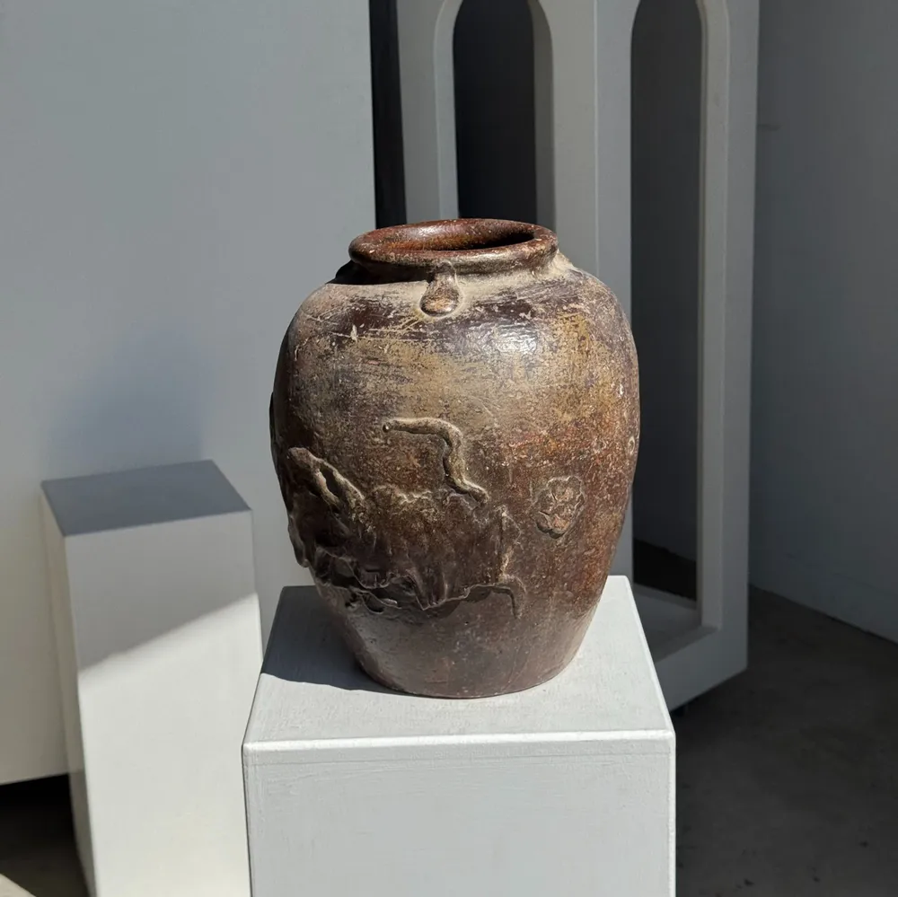 Vases - Large traditional Indonesian terracotta pot depicting a dragon - OFFICE OBJETS