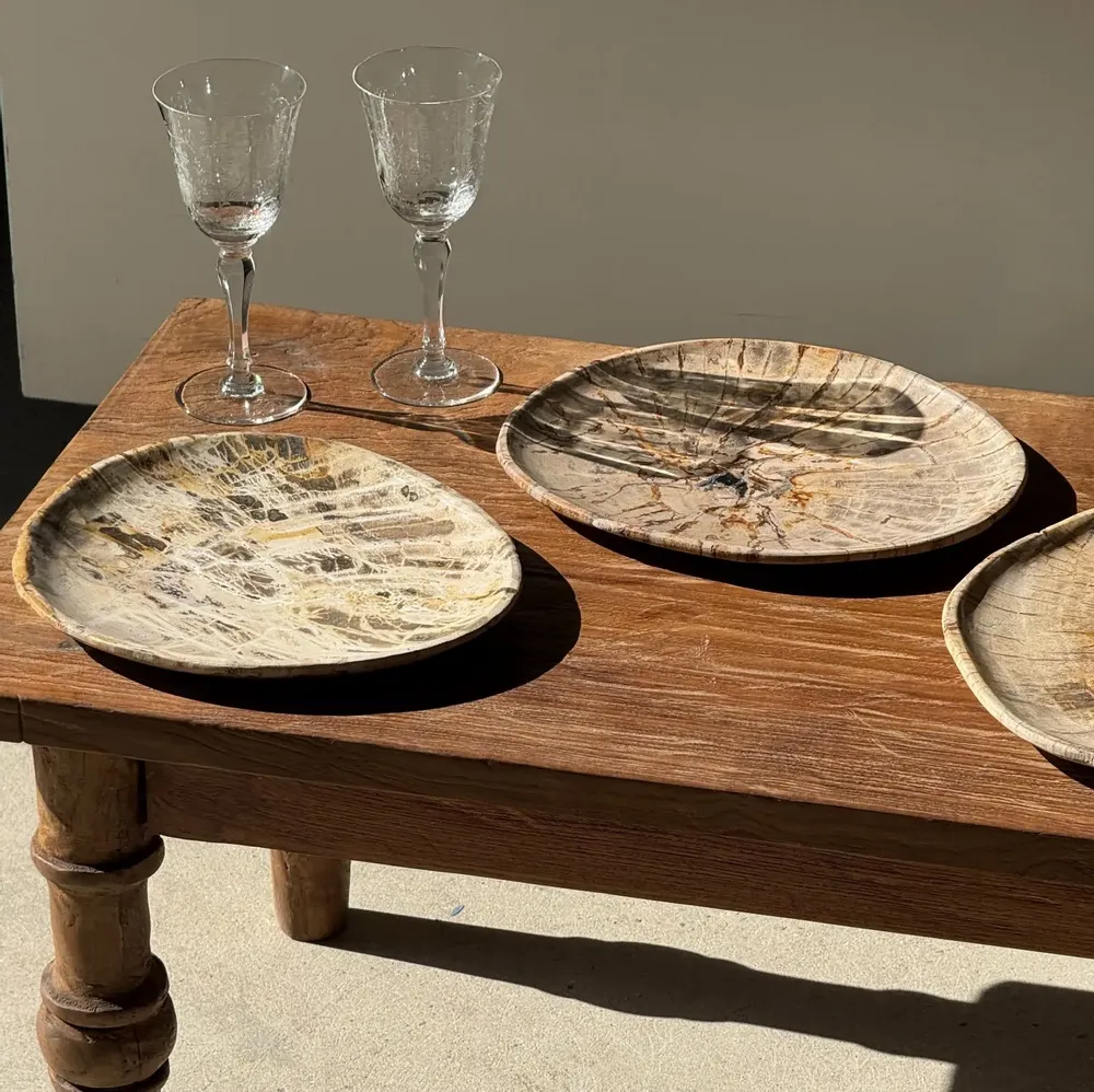 Assiettes de réception - Petit vide poche ou plat en bois pétrifié ovale beige cernes moucheté - OFFICE OBJETS
