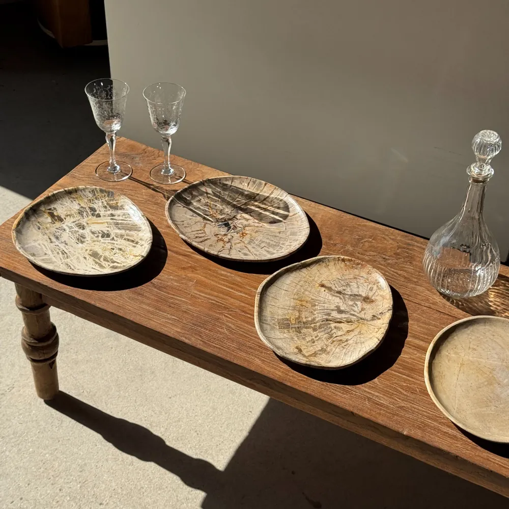 Assiettes de réception - Petit vide poche ou plat en bois pétrifié blanc quadrillé brun - OFFICE OBJETS